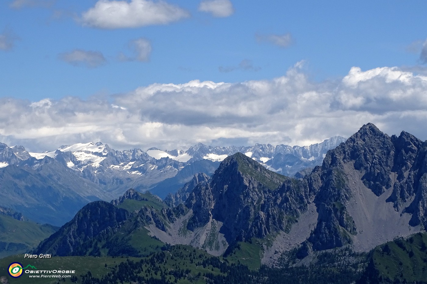 33 Vista in Pizzo Camino e verso l'Adamello.JPG